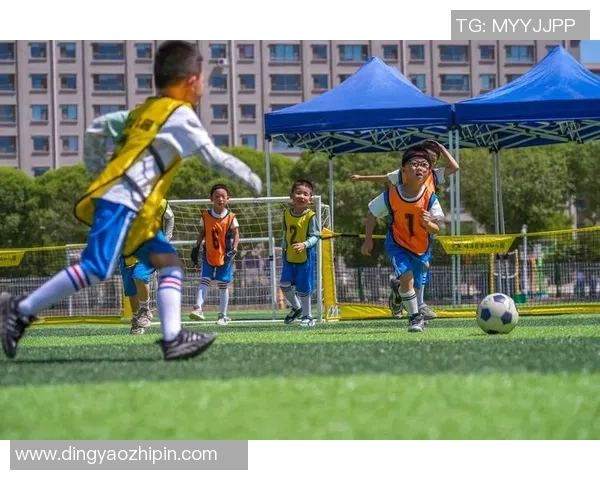 从小热爱足球的他们如何在绿茵场上追逐梦想成长为明星球员